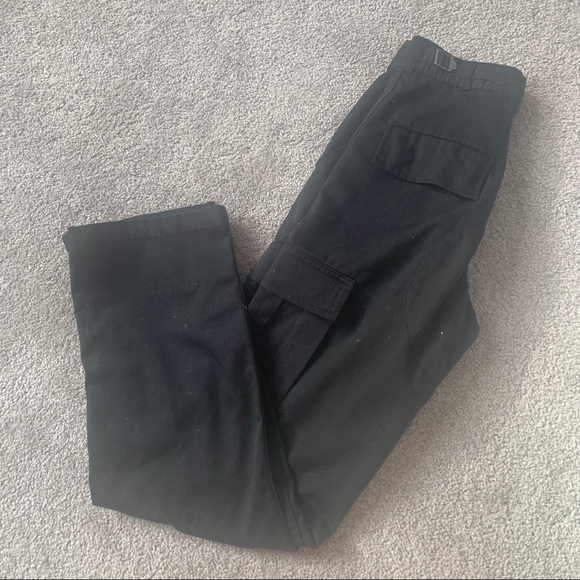BRANDY MELVILLE CARGO PANTS 🔥 SOLD🔥 - Picture 4 of 4